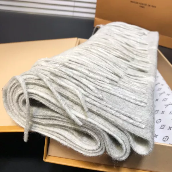 Cheap LOUIS VUITTON REYKJAVIK SCARF 0113