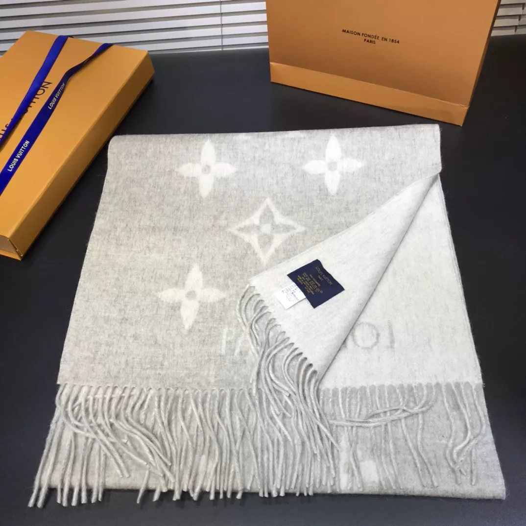 LOUIS VUITTON REYKJAVIK SCARF 0113