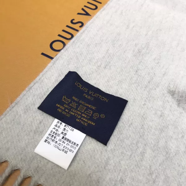 Cheap LOUIS VUITTON REYKJAVIK SCARF 0113