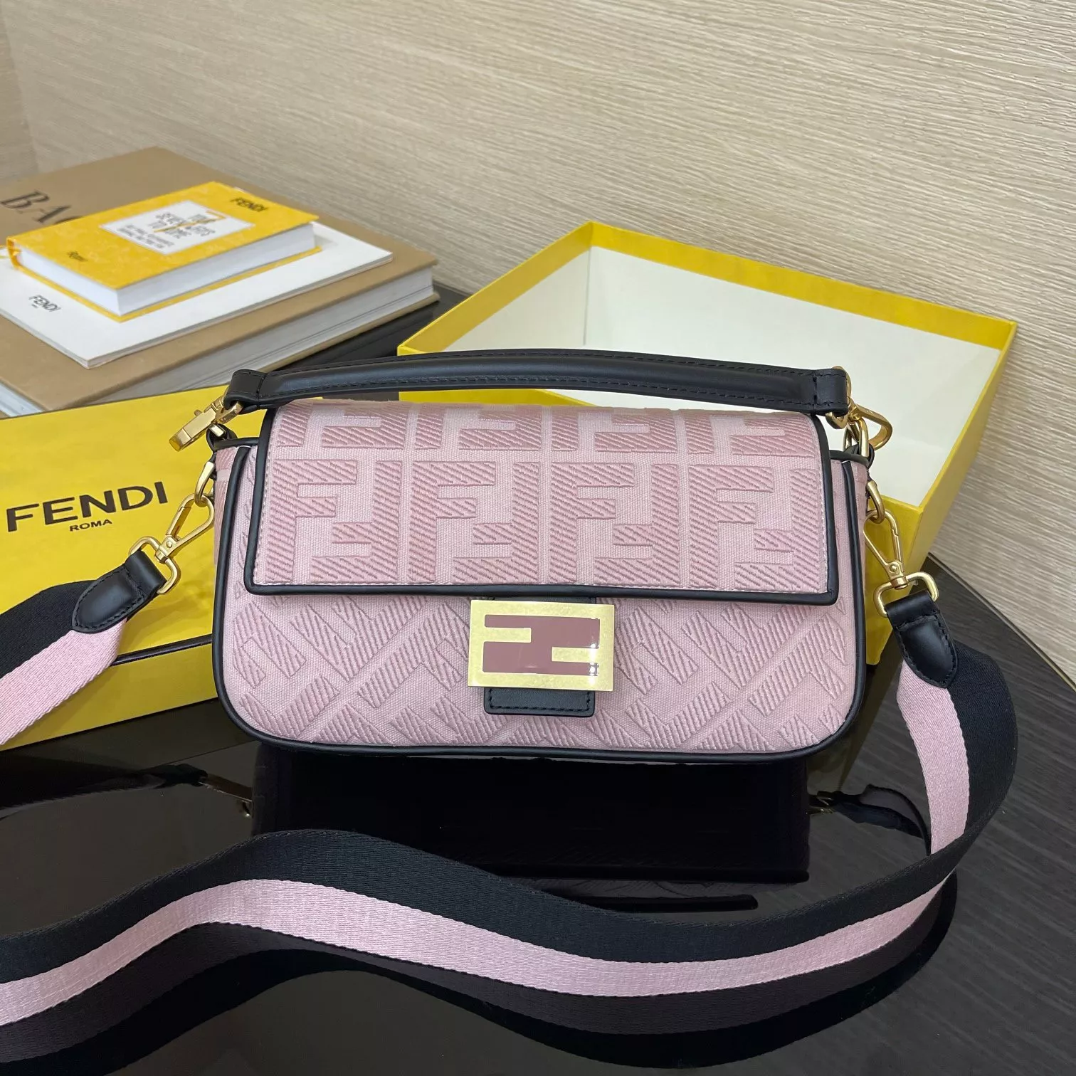 Rep FENDI BAGUETTE 0119