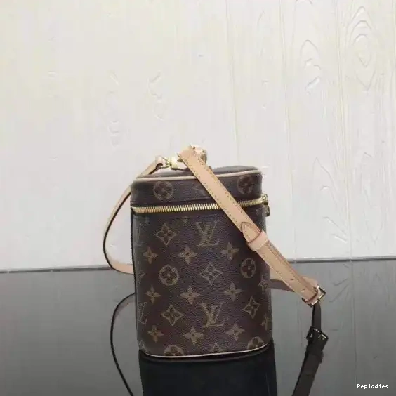 Rep VUITTON TOILETRY BAG LOUIS 0227