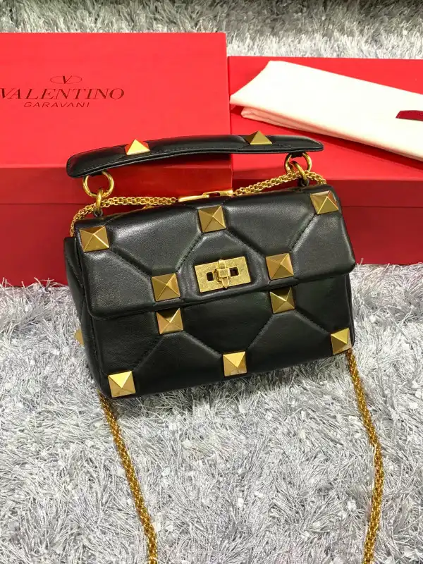 Rep VALENTINO MEDIUM ROMAN STUD THE SHOULDER BAG 0206