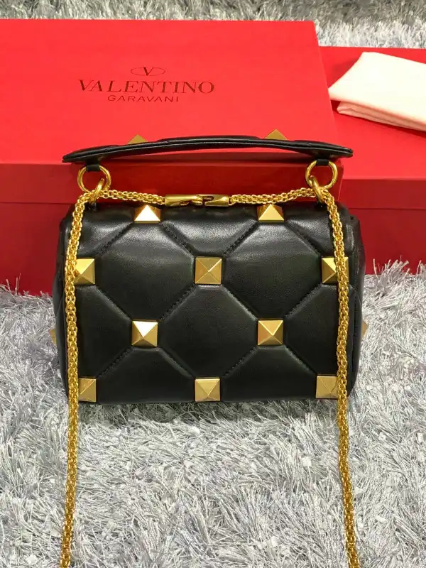 Rep VALENTINO MEDIUM ROMAN STUD THE SHOULDER BAG 0206