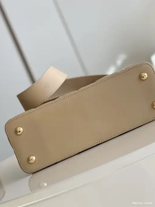 Rep MM LOUIS VUITTON CAPUCINES 0217