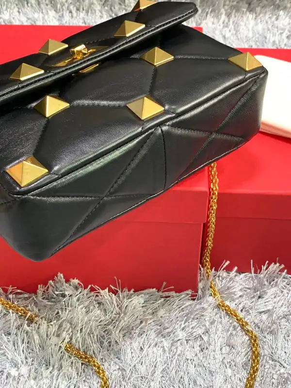 Rep VALENTINO MEDIUM ROMAN STUD THE SHOULDER BAG 0206