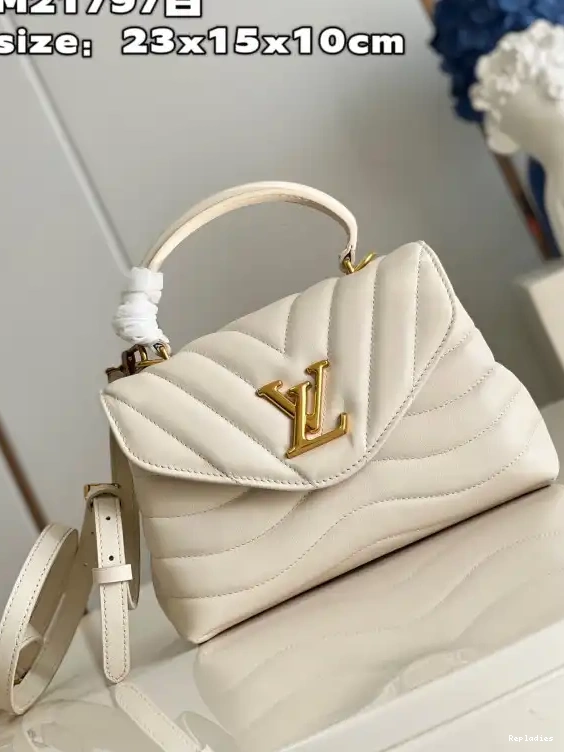 Rep LOUIS VUITTON ME HOLD 0214