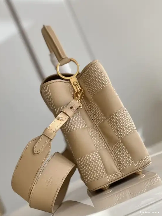 Rep MM LOUIS VUITTON CAPUCINES 0217