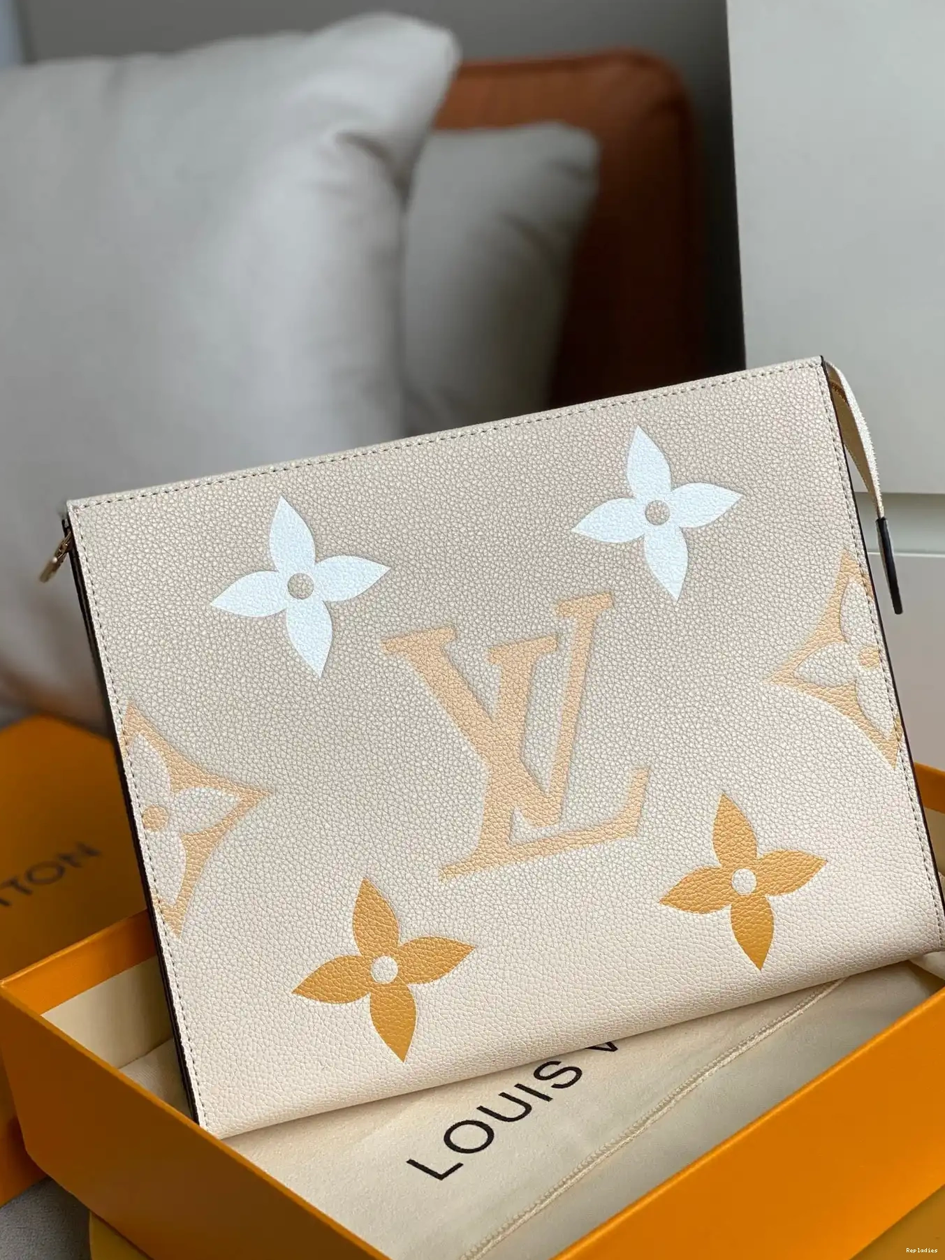 Rep LOUIS 26 POUCH TOILETRY VUITTON 0223