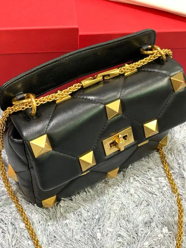 Rep VALENTINO MEDIUM ROMAN STUD THE SHOULDER BAG 0206