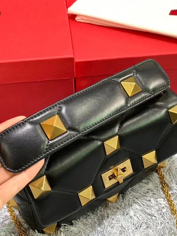 Rep VALENTINO MEDIUM ROMAN STUD THE SHOULDER BAG 0206