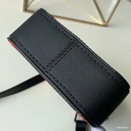 Rep DANUBE MESSENGER Vuitton Louis 0218