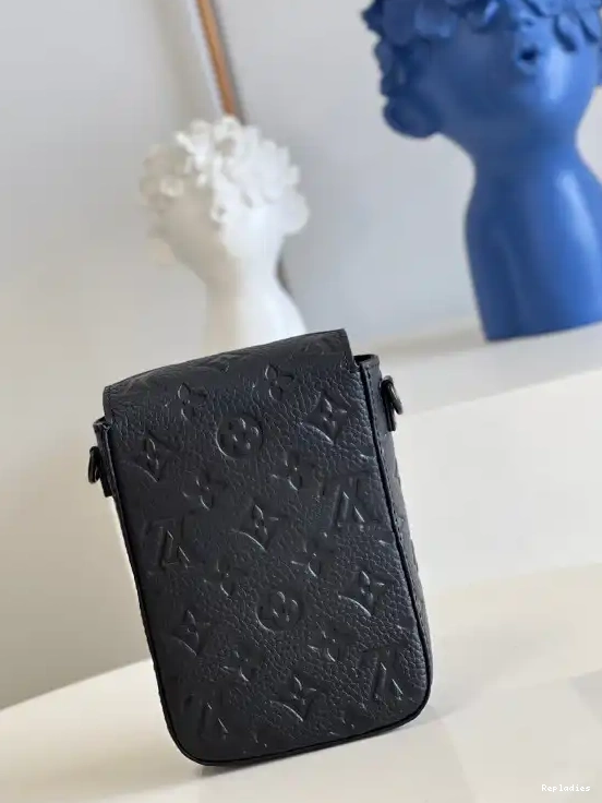 Rep WEARABLE WALLET LOUIS VUITTON S-LOCK VERTICAL 0210