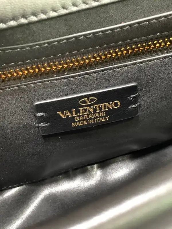 Rep VALENTINO MEDIUM ROMAN STUD THE SHOULDER BAG 0206